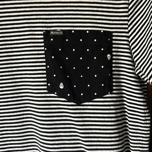 Hurley size large, black and white T-shirt - Picture 3 of 4
